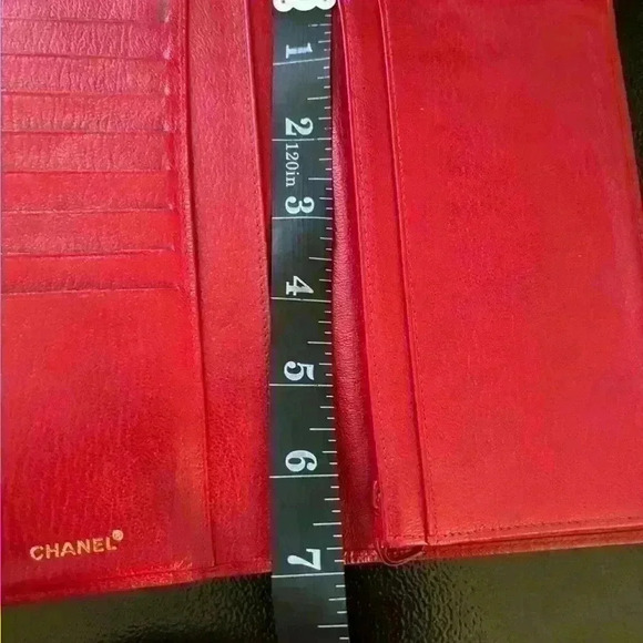 Gorgeous Chanel red leather bi fold wallet. Condition is rare, comes with box - Picture 7 of 12